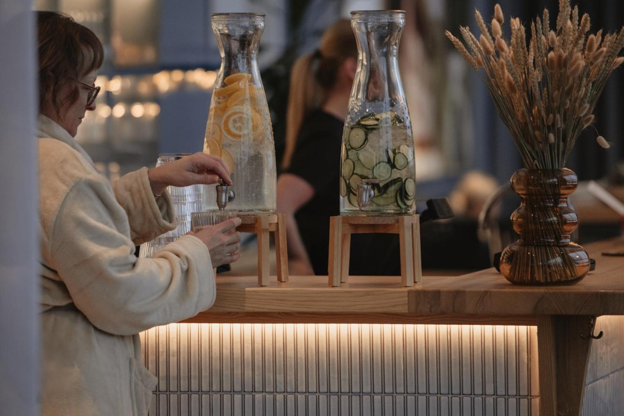 Hernoe Gin Hotell Хернёсанд Экстерьер фото